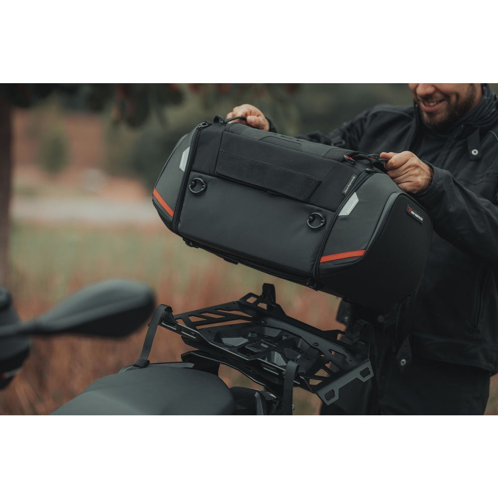 PRO Rackpack tail bag. 1680D Ballistic Nylon. Black/Anthracite. 32-42 l.