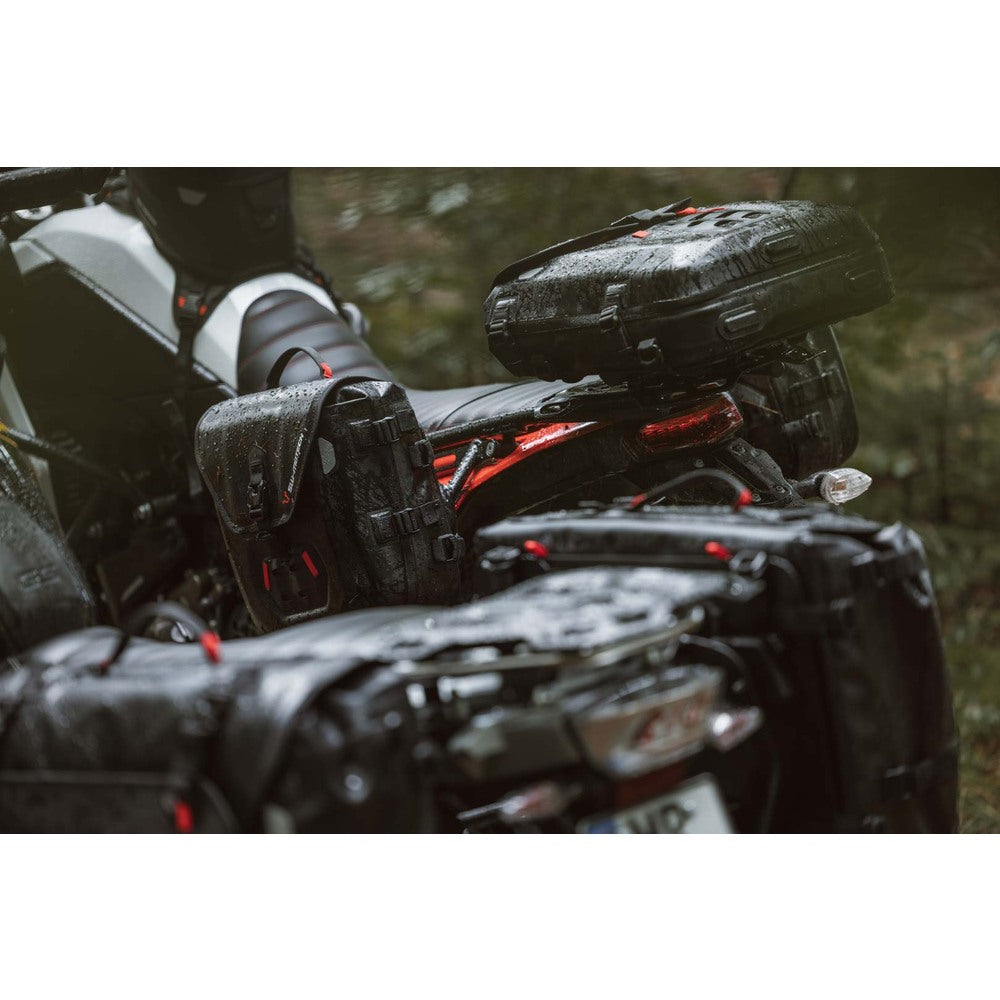 SysBag WP M with right adapter plate. 17-23l. Waterproof. For side carriers.