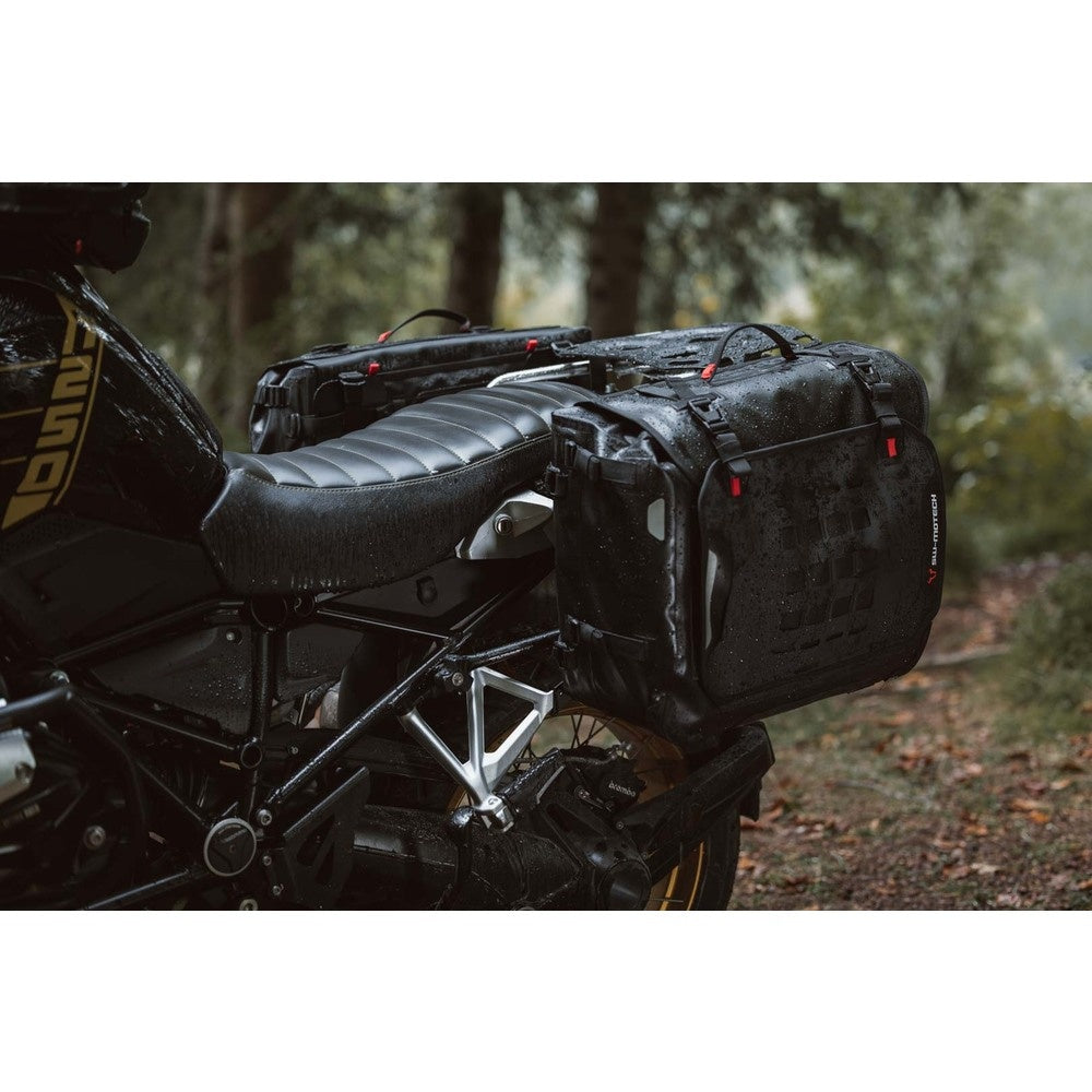 SysBag WP L with left adapter plate. 27-40l. Waterproof. For side carriers/carriers