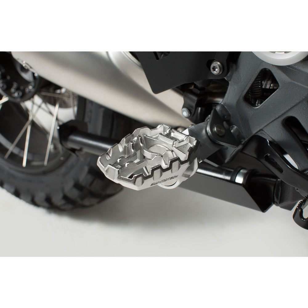 EVO footrest. Stainless steel. Adjustable.